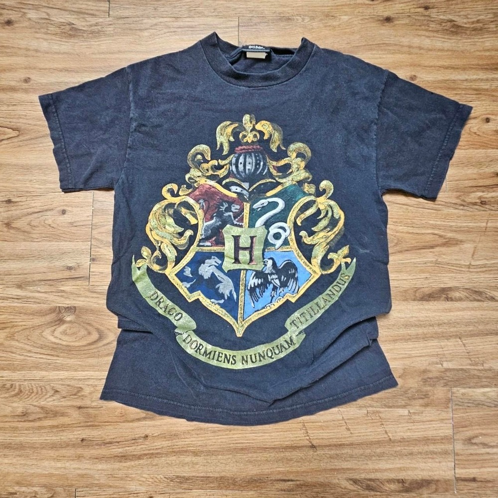 Vintage Navy Hogwarts Crest Harry Potter T-Shirt S Crew Neck Short Sleeve Y2K